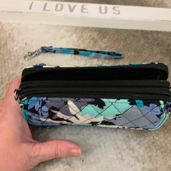 Vera Bradley Crossbody Bag.. New condition - Picture 2 of 12